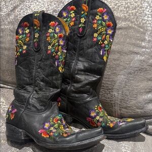 Old Gringo Black Western Boots with Colorful Floral Embroidery, size 8.